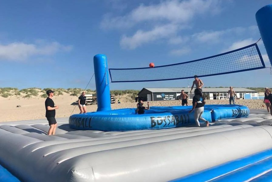 Bossaball activiteit tijdens personeelsfeest