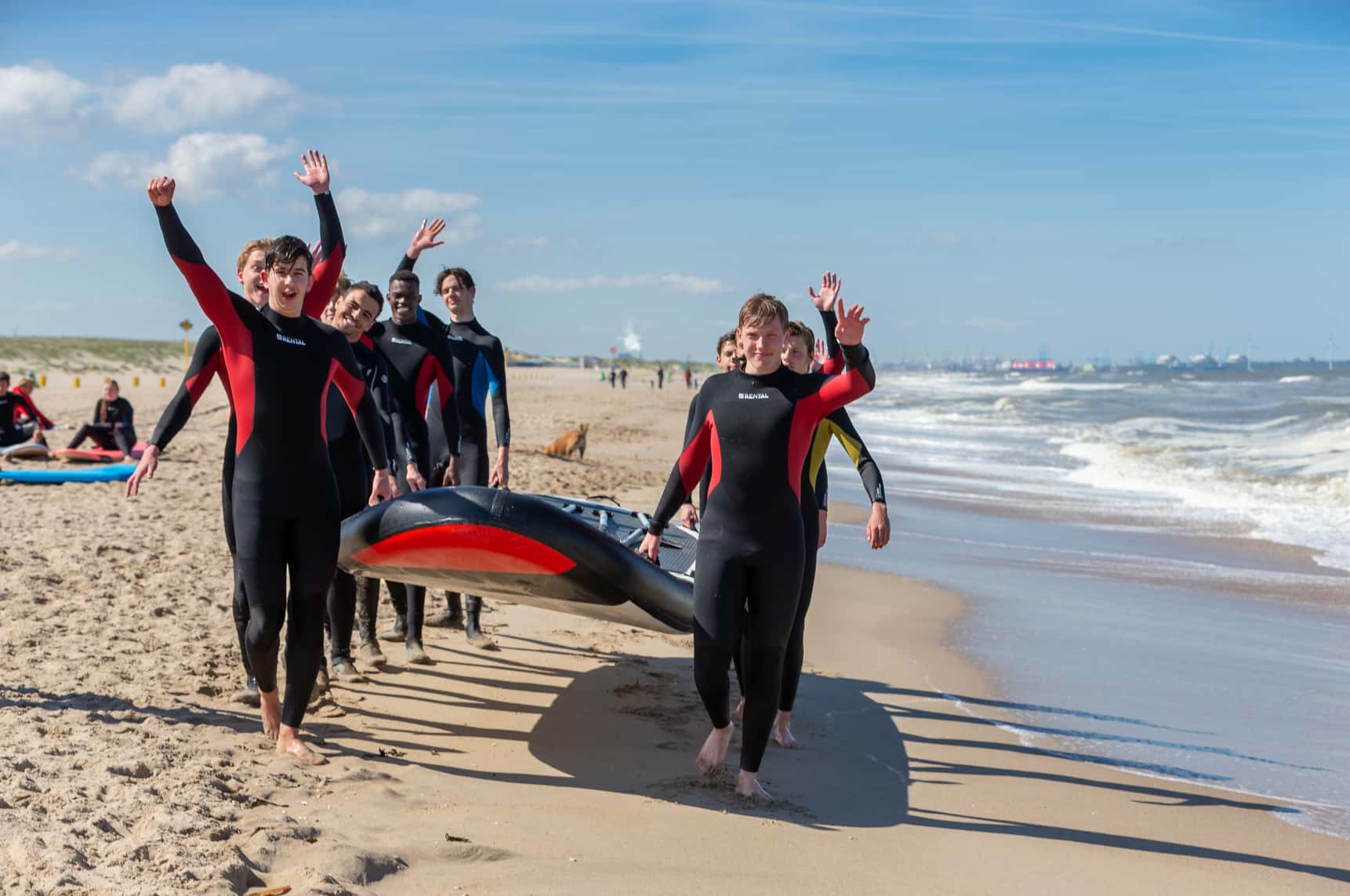 Teamuitje op het strand met activiteiten bij Westbeach
